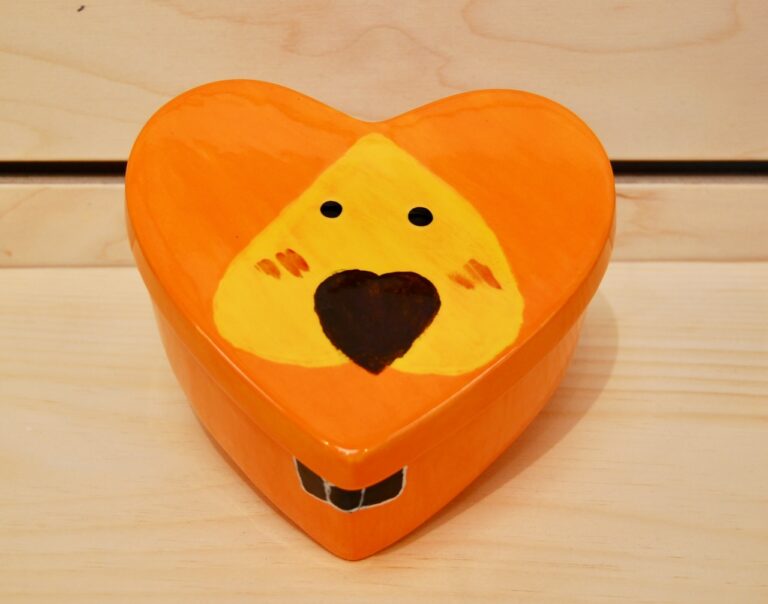 Lion heart box