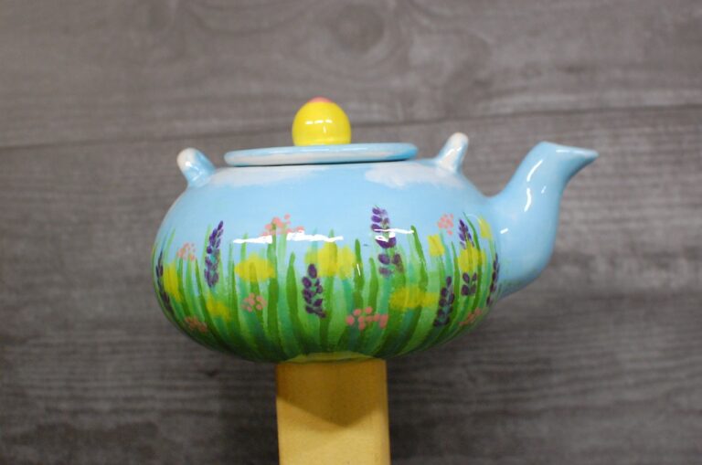 Meadow teapot