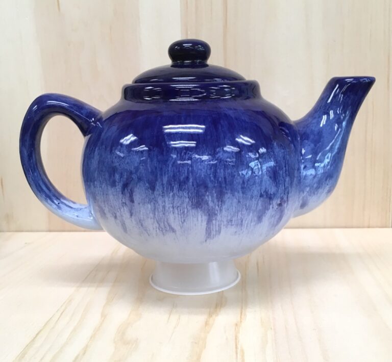 Blue drip teapot